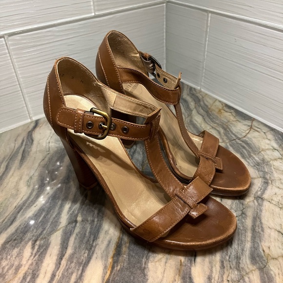 Stuart Weitzman chunky heel brown t-strap leather high heel sandals - Picture 1 of 15